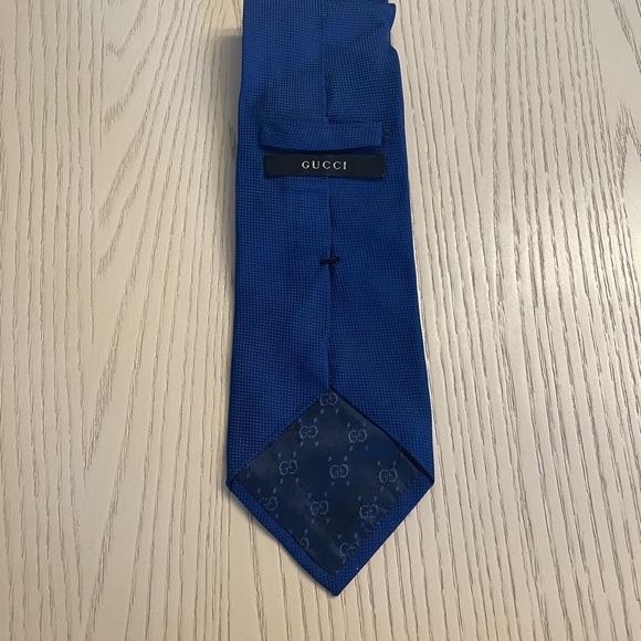 Gorgeous silk Gucci tie. Authentic & perfect condition. - Picture 7 of 9
